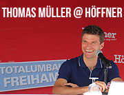 Thomas Müller - live und authentisch Champions League-Sieger bei seinem neuen Werbepartner Möbel Höffner (©Fptp: Martin Schmitz)